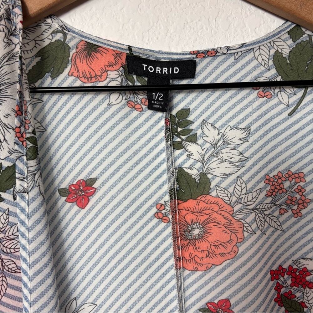 TORRID WOMEN PLUS SIZE FLORAL BLUE PRINT KIMONO CARDIGAN TOP SIZE 1/2 - Picture 4 of 5